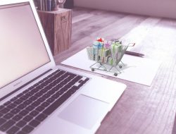 Evolusi belanja produk-produk mewah melalui “e-commerce”