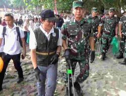 Tangani Sampah Laut, KLH dan TNI Gelar Bersih Pantai di Pangandaran