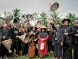 Festival Nampaling di Desa Cikalong, Bupati Citra Apresiasi Warisan Budaya Gotong Royong