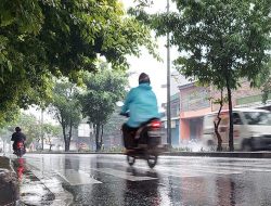 Pangandaran Dikepung Hujan Ringan, BMKG Ingatkan Potensi Petir di Sore Hari